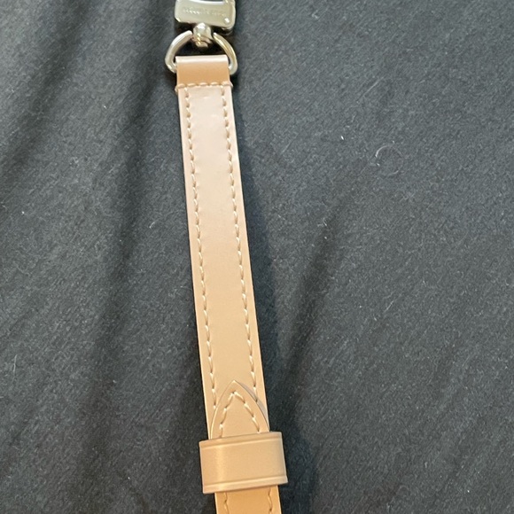 Louis Vuitton/ Dune colored strap with silver hardware. - Picture 11 of 12